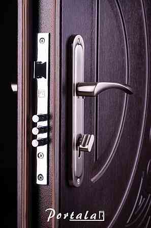 Двери квартирные, серия Элегант, модель Рассвет, гнутом профиле, Темный орех, 2 замка Киев