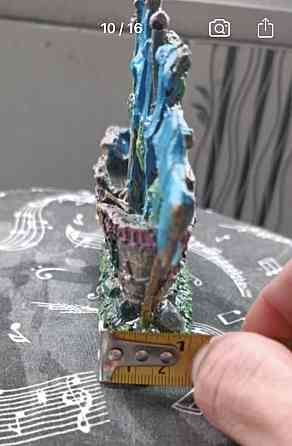 Декор для акваріума Затонувший кораблик з вітрилами 14 на 11 на 4 см різнобарвний Київ