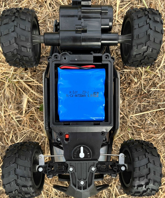 Машинка на пульту на радіокеруванні 1:18 2акумулятора в комплекті. Харків - фото 2