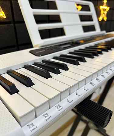 ПРОФЕСІЙНИЙ білий синтезатор CASIO, цифрове електронне піаніно. Харьков