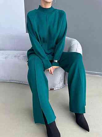 Женский базовый теплый брючный костюм двойка: свитер и штаны машинная вязка Изумрудный Одесса