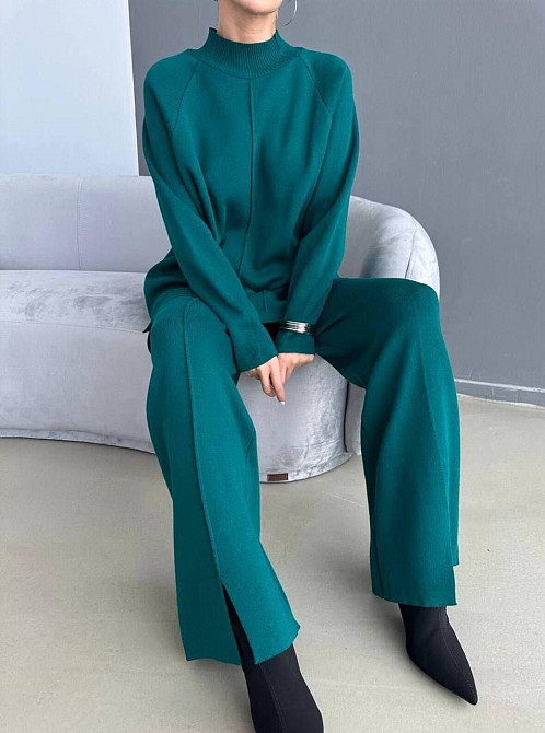Женский базовый теплый брючный костюм двойка: свитер и штаны машинная вязка Изумрудный Одесса - изображение 3