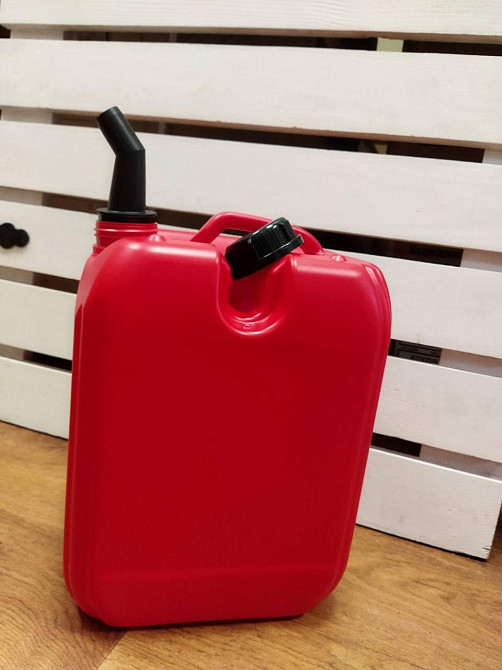 Каністра для палива PE 10л "Дельта" червона + носик + кришка "Бета""У"чорна АСТ Житомир - фото 1