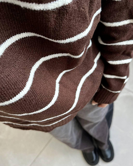 Жіночий затишний оверсайз светр у смужку машинне в'язання Шоколад Одеса - фото 2