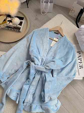 Жіночий теплий короткий халат на запах з рюшами Блакитний Одеса