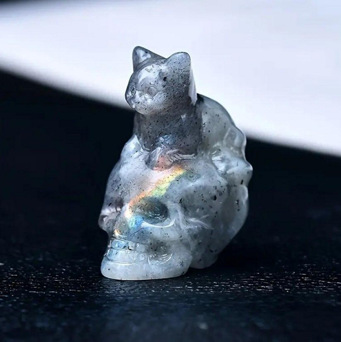 Фигурка кот на черепе из натурального лабрадорита 3 см. Киев - изображение 1