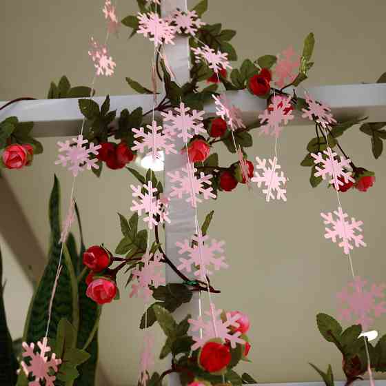 Гірлянда Сніжинки новорічна на нитці 4 м 5 см рожевий Київ