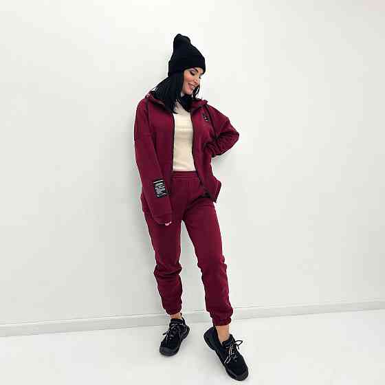 Женский спортивный костюм c нашивками 