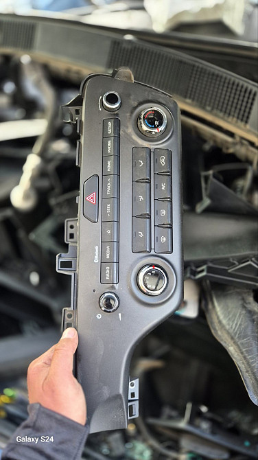 Kia Sportage 2016–2021 Блок керування магнітолою Київ - фото 1