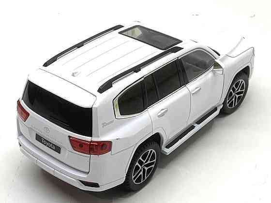 Машина Автосвіт Toyota Land Cruiser 300 інерційна відчиняються двері капот багажник 20 см Біла (AP-2007) Чернігів
