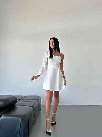 Женское праздничное мини платье на одно плечо костюмка с шифоновыми рукавами Белый, 46 Одесса