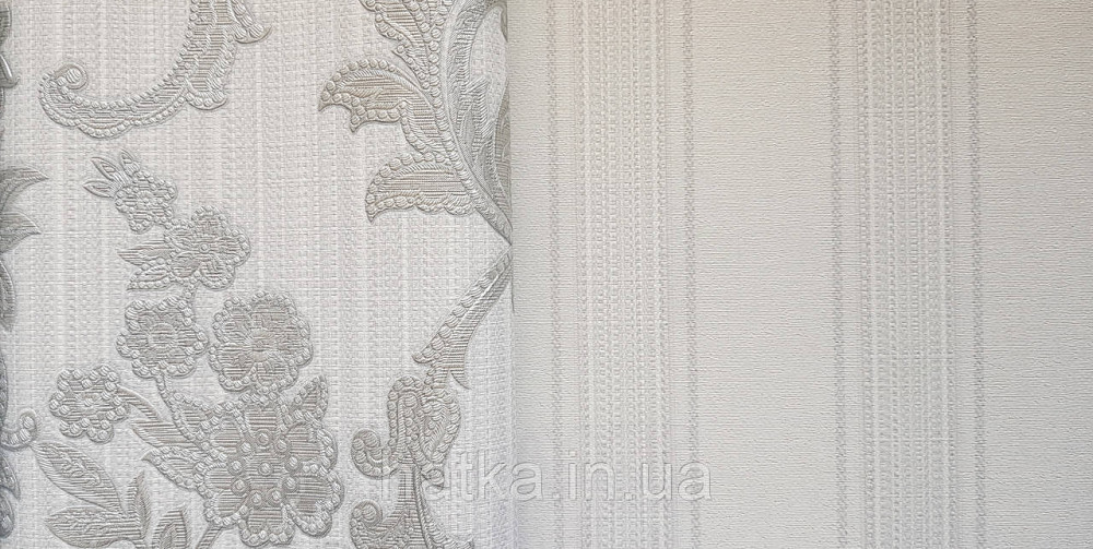 Шпалери вінілові на флізеліні AdaWall Seyyah 1.06х10 вензелю завитки великі структурні срібло на сіро-біле Київ - фото 3