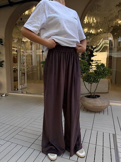 Жіночі базові об'ємні штани в стилі оверсайз турецький велюр Шоколад Одеса - фото 6