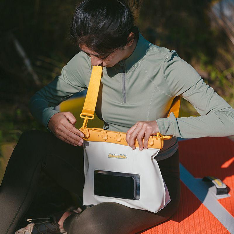 Водонепроникна сумка Naturehike CNK2300BS016, 2,6 л, жовта Київ - фото 3