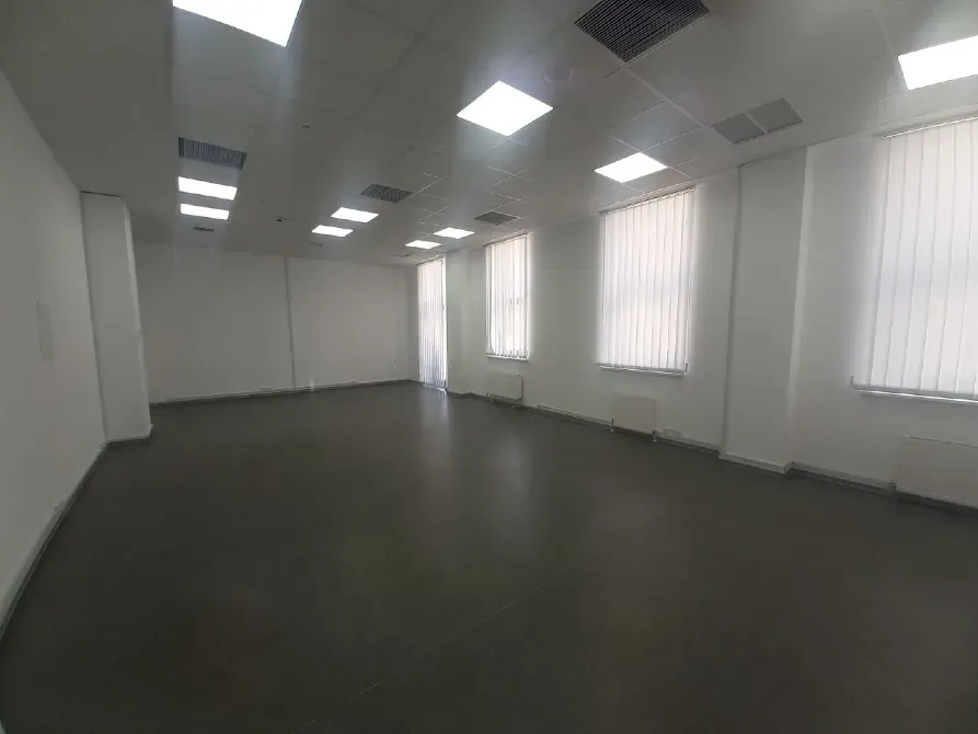 Офіс в самому центрі міста. Генерація електроенергії. Ремонт як на фото, все свіже і нове. Цілих 3 С/В. Розкішний вид на місто. Дніпро - фото 1