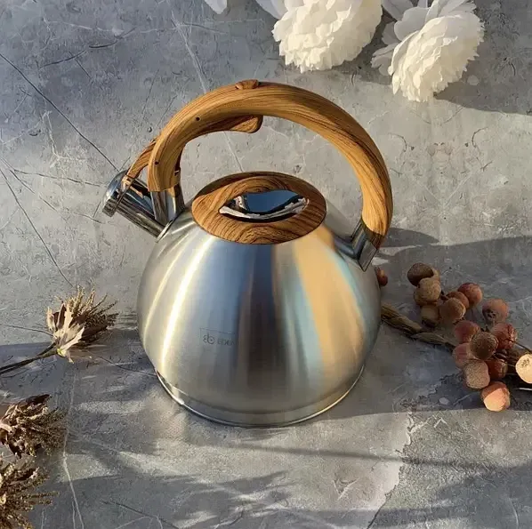 Нержавеющий Стильный Чайник Со Свистком 3.5 Лтр для всех видов плит и капсульным дном Одесса - изображение 1