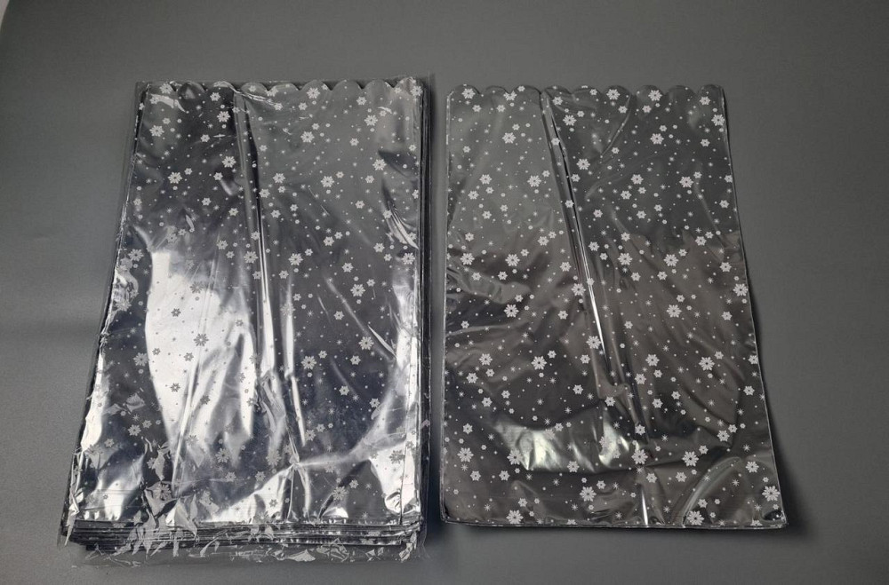 Пакет із малюнком для пакування подарунків (30*50) No434 (4) фольгований (ажурний) "Сніжинки" (100 шт.) Харків - фото 2