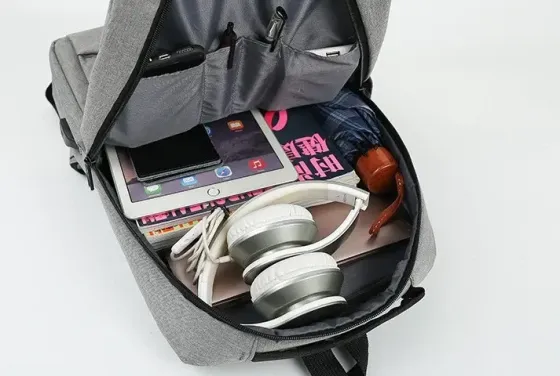 Рюкзак противоударный для ноутбука 15,6" с USB-портом и отсеком для ноутбука Коломия