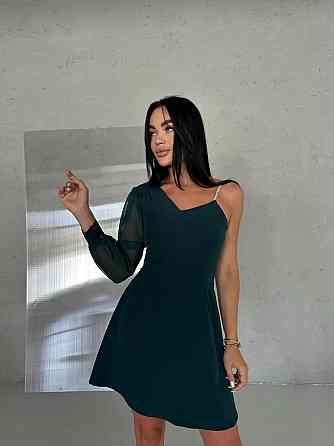 Женское праздничное мини платье на одно плечо костюмка с шифоновыми рукавами Изумрудный, 42 Одесса