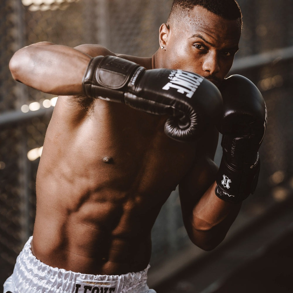 Боксерские перчатки Leone GN111 THE GREATEST Black 12 унций Киев - изображение 9