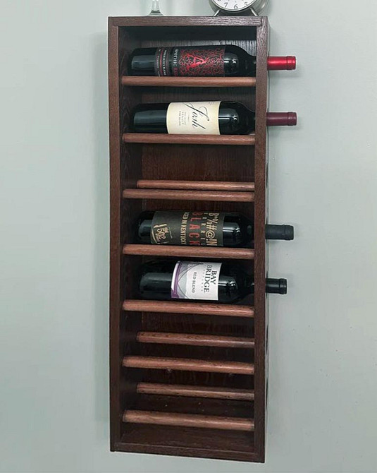 Настенная винная полка 