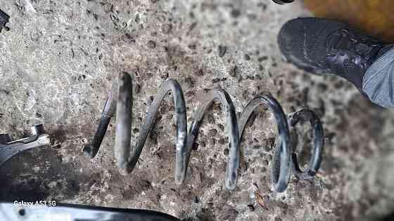 Передні пружини підвіски на Hyundai Santa Fe 2012-2018 Київ