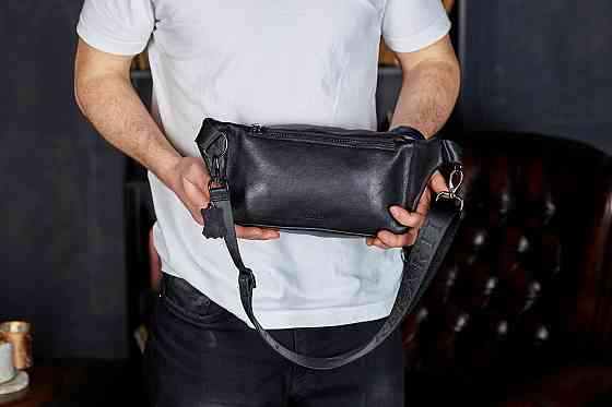 Чоловіча шкіряна бананка для телефону чорна Київ