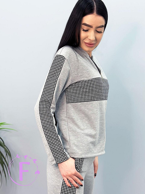 Демисезонный прогулочный костюм из трикотажа 