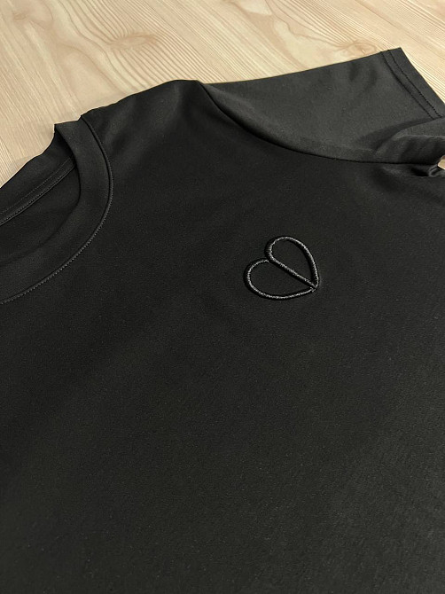 Футболка женская A-N 27040 базовая по фигуре с вышивкой сердце, черный, one size Киев - изображение 15
