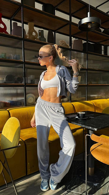 Женский стильный костюм двойка в стиле спорт шик со стразами на ягодицах велюр Серый, 42/44 Одесса - изображение 5