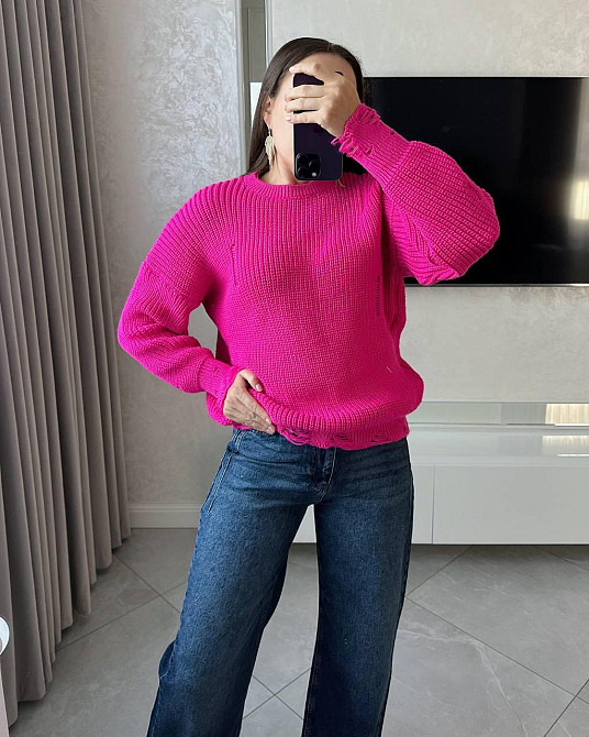 Жіночий затишний оверсайз светр з рваним ефектом машинна в'язка. Малиновий Одеса - фото 1