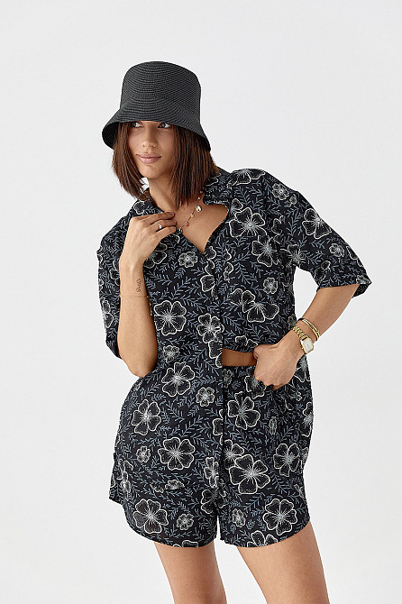 Летний цветочный костюм-двойка с шортами и рубашкой, свободный, вискоза, черный, M Лубны - изображение 13