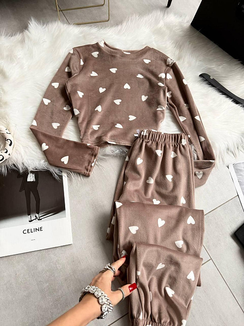 Жіноча стильна принтована домашня піжама з плюшевого велюру Капучино Одеса - фото 6