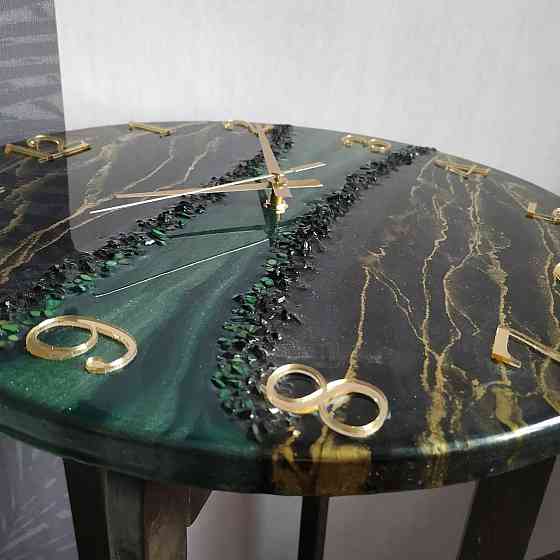 Настіний годинник з епоксидної смоли ручної роботи Дніпро