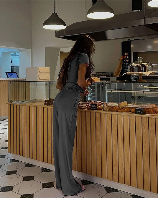 Жіночий базовий прогулянковий костюм-двійка: футболка та штани турецька віскоза Графіт Одеса - фото 2