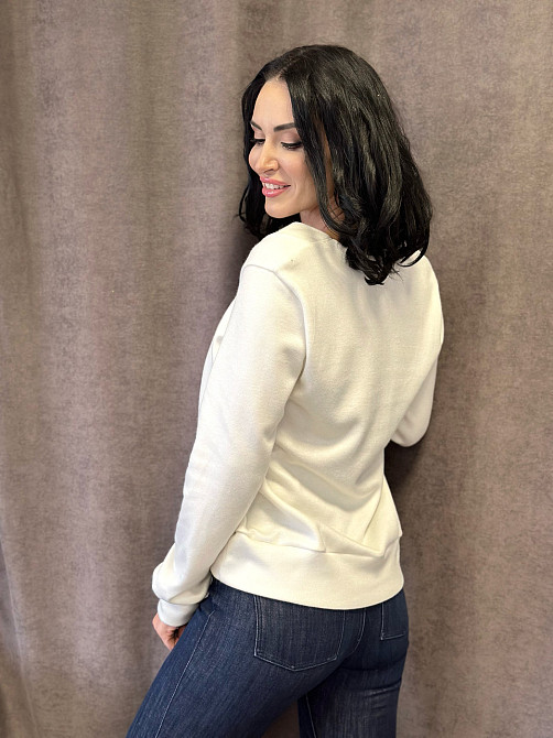 Демісезонна жіноча кофтинка "Alisia" оптом | Норма і батал | Розпродаж моделі Молочний, 42-44 Київ - фото 2