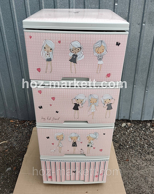 Комод белый пластиковый с декором 