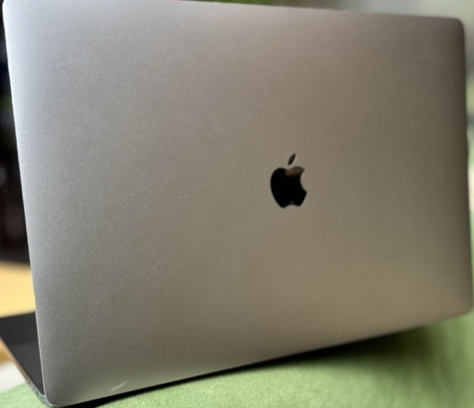 Ноутбук: MacBook Pro 16