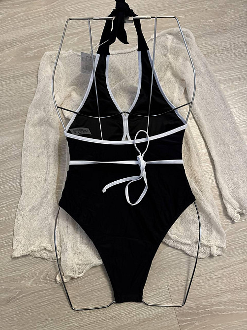 Суцільний жіночий купальник з квіткою Чорний S Харків - фото 4