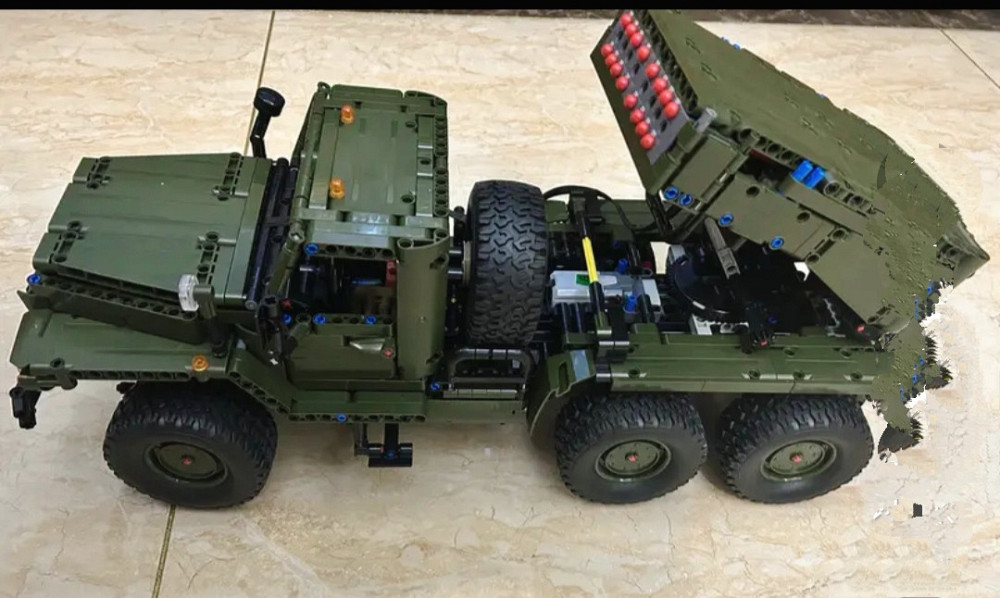 Детский конструктор Taigaole T4011 Ракетная установка Урал-4320, 2268 деталей, радиоуправляемая модель военного грузовика Киев - изображение 9
