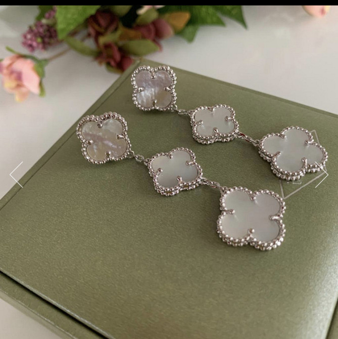 Сережки білі Vancleef Ванклиф срібло три квіточки Одеса - фото 3