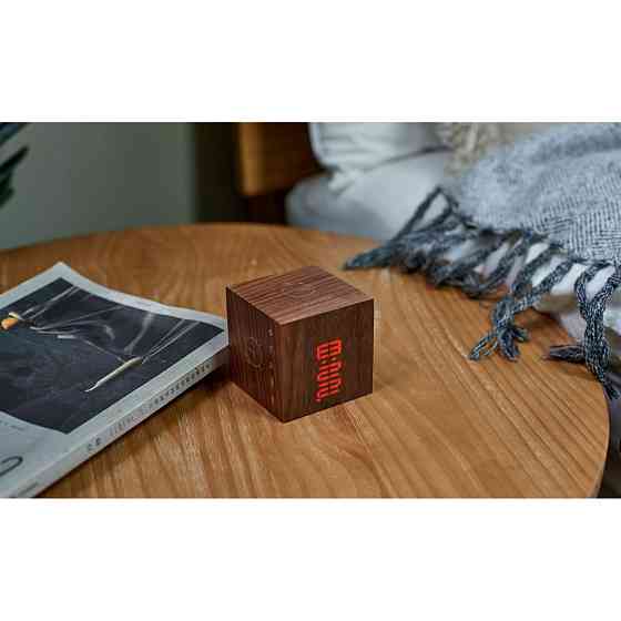 Часы-будильник на аккумуляторе Gingko Cube (Дерево орех) Киев