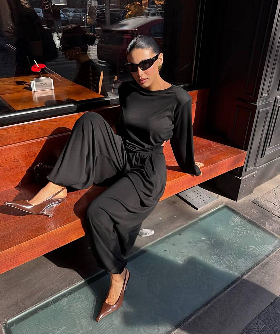 Женский стильный повседневный костюм из натуральной вискозы с плечиками. Черный, 46/48 Одесса - изображение 7