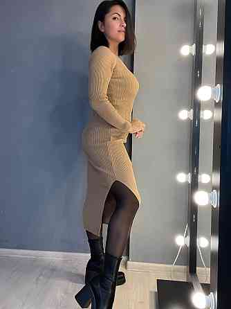 Платье женское My fashion 2024107 в рубчик с разрезом длинное one size карамель, карамель, one size Одесса