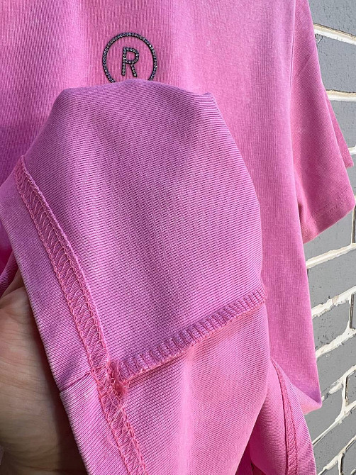 Футболка жіноча A-N 02517 варена аплікація літера "R" з камінців попереду середньої довжини one size, рожевий, one size Київ - фото 7