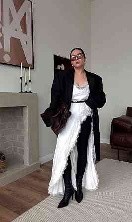 Женское эффектное платье на бретелях с глубоким вырезом по ножке итальянский шелк Белый, 42/46 Одесса