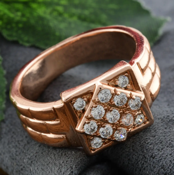 Печатка Xuping 14090 белые фианиты, ширина 11 мм, позолота РО, размер 19, мужская Киев - изображение 2