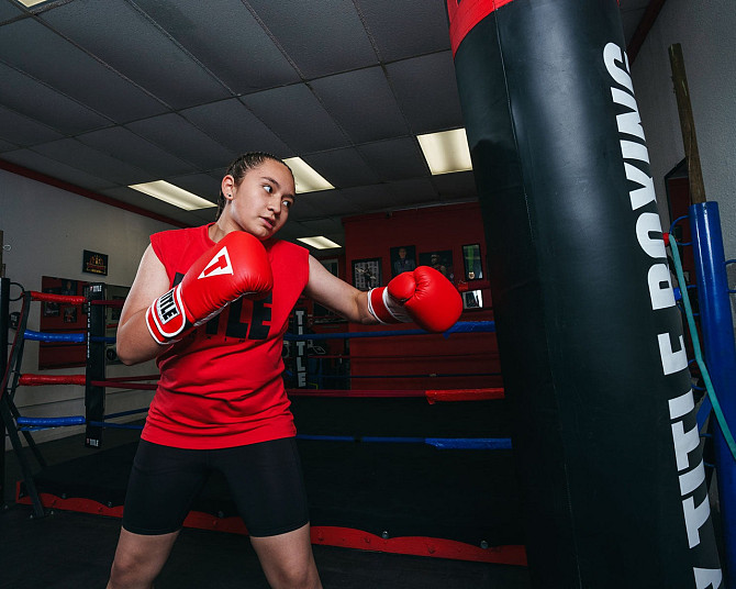 Боксерські рукавиці TITLE Boxing Pro Style Leather Gloves3.0 Red/White 12 oz (бинти 4м. в комплекті) Каменское - изображение 9