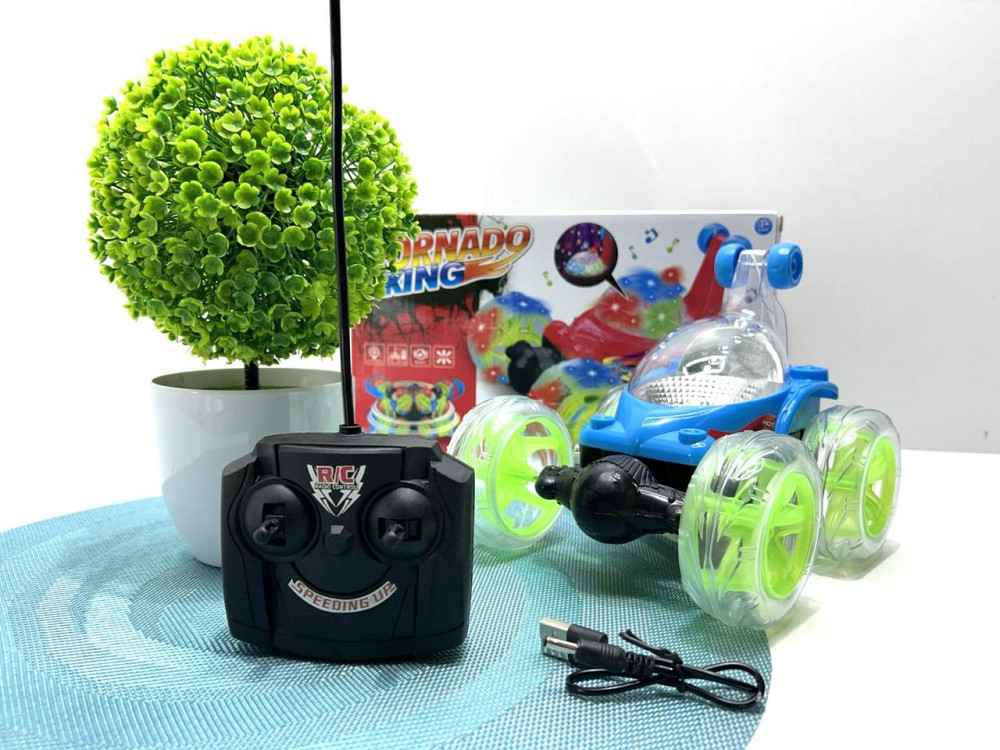 Машина Перевертень трюкова радіокерована зі світними колесами 18 см Синя (3048) Чернігів - фото 3