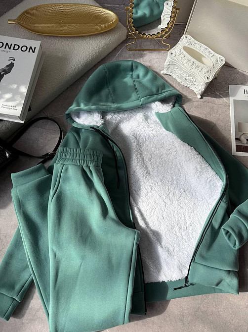 Женский теплый повседневный костюм двойка: худые+штаны, трехнить на флисе + мех Оливка, 50/52 Одесса - изображение 6